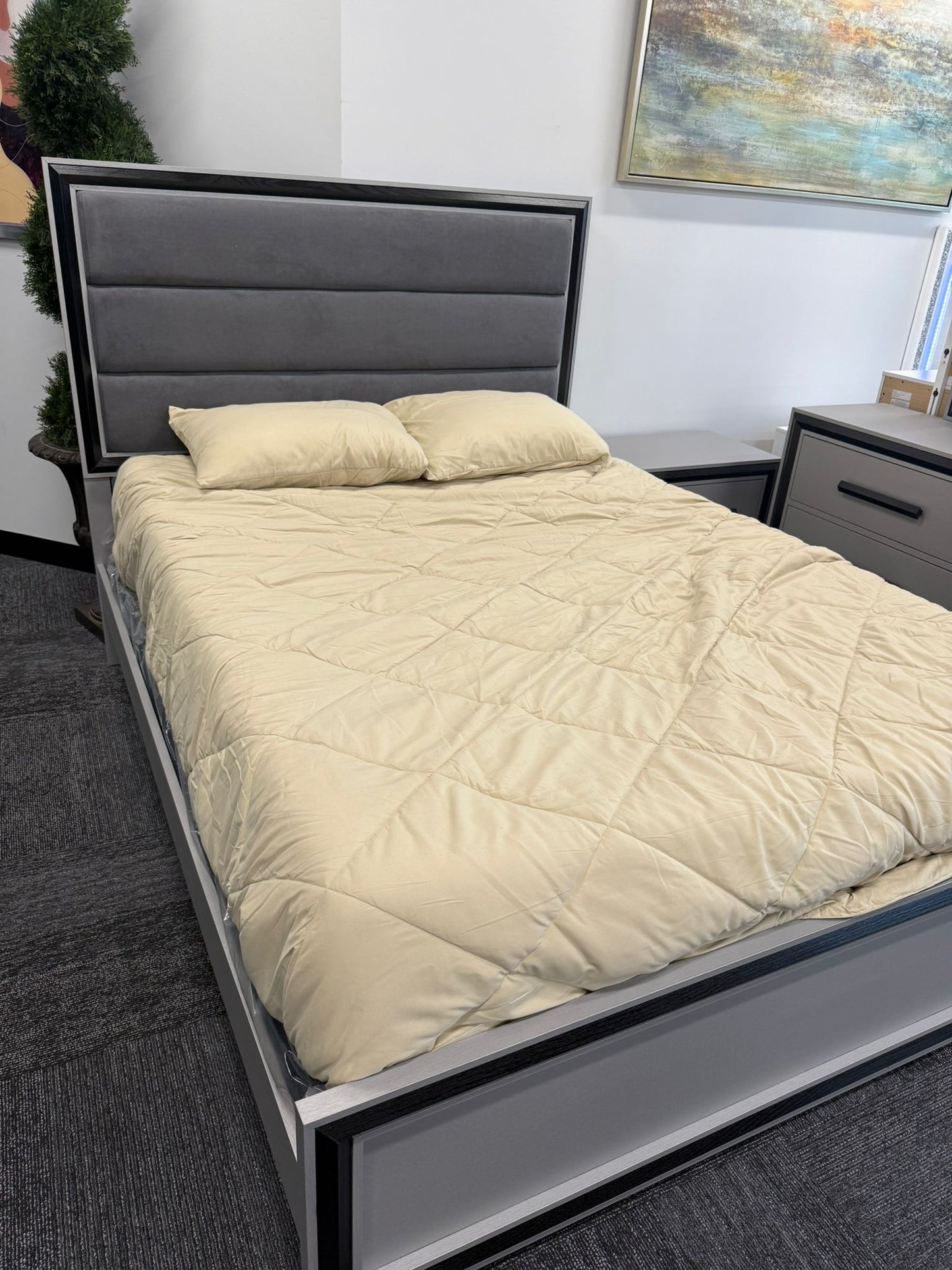 Amelia Gray Black Queen Bed (mattress not included)