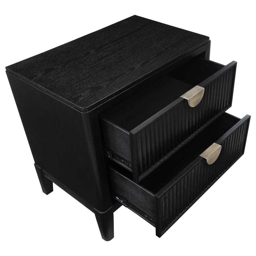 Brookmead 4-piece Queen Bedroom Set Black (Mattress not included)