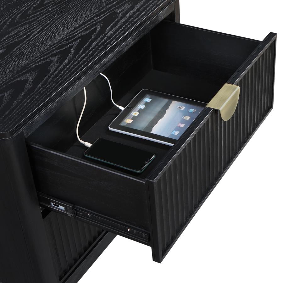 Brookmead 4-piece Queen Bedroom Set Black (Mattress not included)
